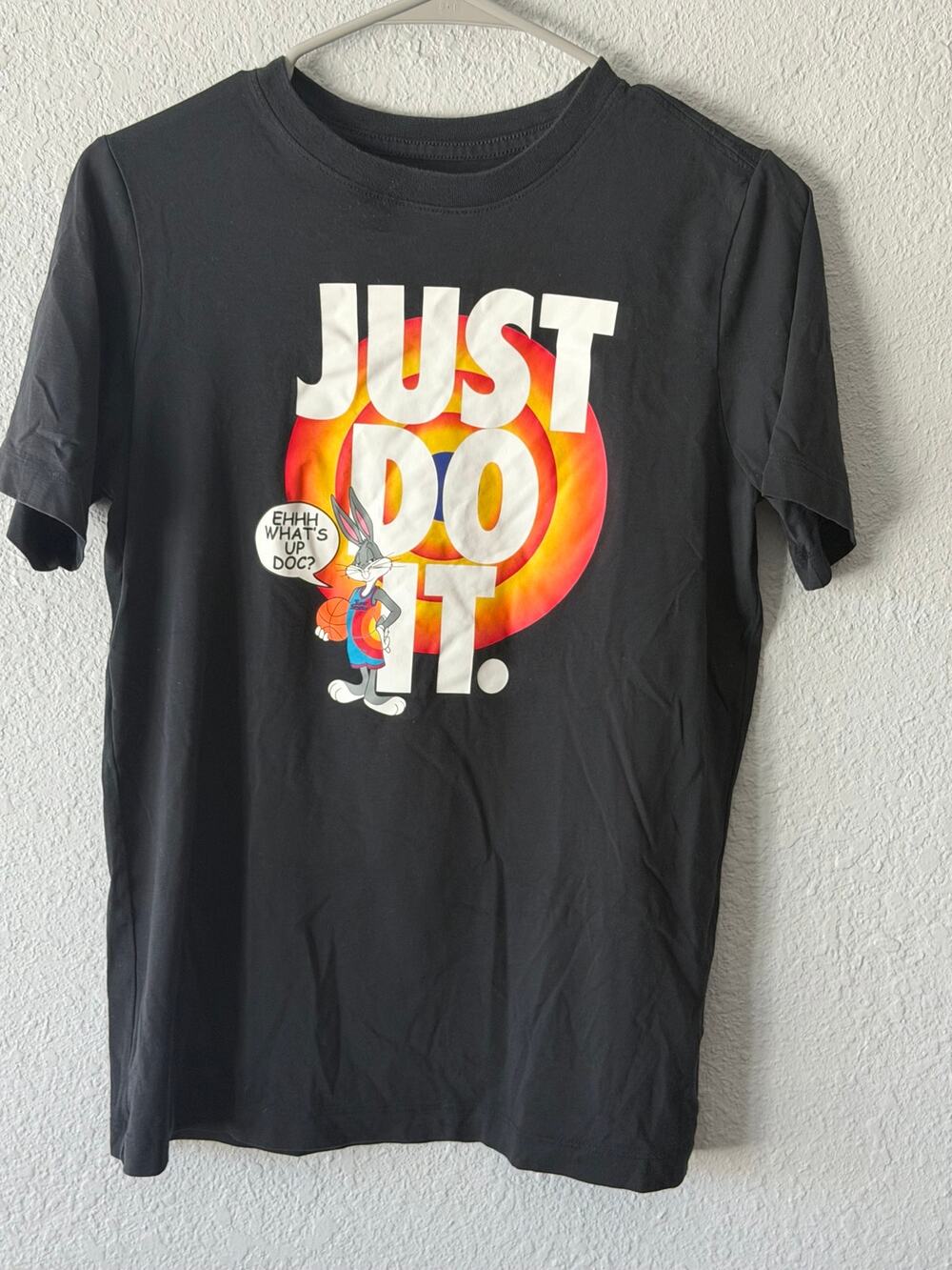 Nike Looney Tunes graphic boy's size XL t-shirt